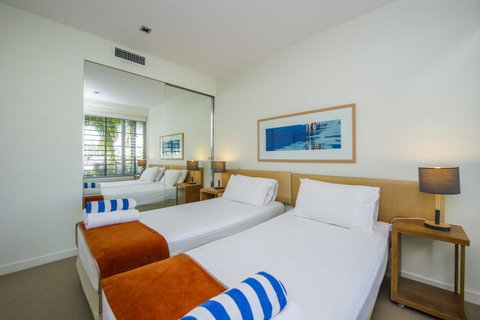 Blue On Blue Apartment 1011 - Accommodation Australia 5