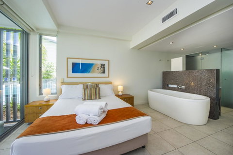 Blue On Blue Apartment 1011 - Accommodation Australia 1