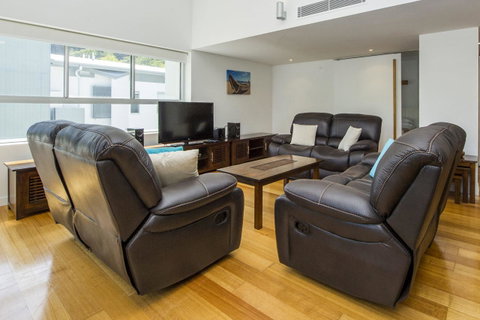 Maggies Beachfront Apartment 5 - Accommodation Australia 3