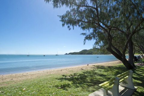 Maggies Beachfront Apartment 5 - Accommodation Australia 6