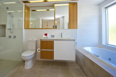 Maggies Beachfront Apartment 5 - Accommodation Australia 8