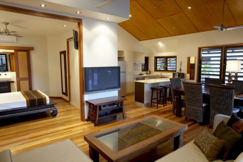 Pure Magnetic Villa 2 - Accommodation Australia 5