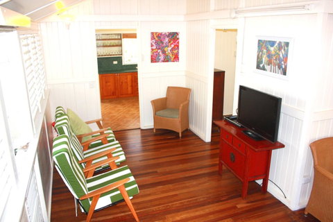 Daggoombah Holiday Home Magnetic Island - Accommodation Australia 7