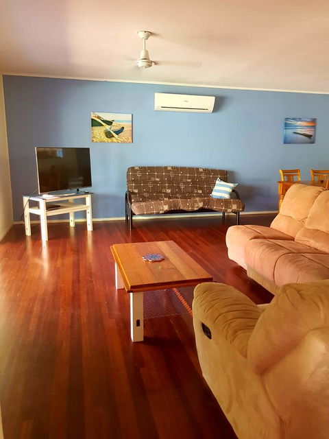 Arcadia Beach Guest House And Car Hire - Accommodation Australia 23