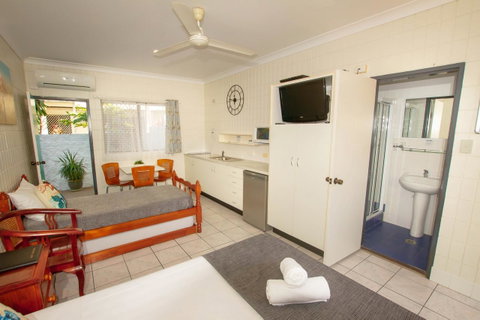 Tropical Palms Resort & 4WD Hire - Accommodation Australia 5
