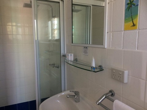 Tropical Palms Resort & 4WD Hire - Accommodation Australia 27