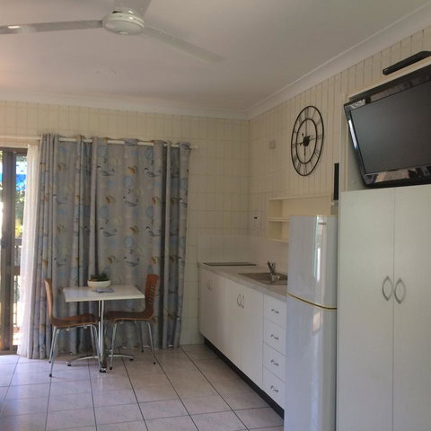 Tropical Palms Resort & 4WD Hire - Accommodation Australia 25