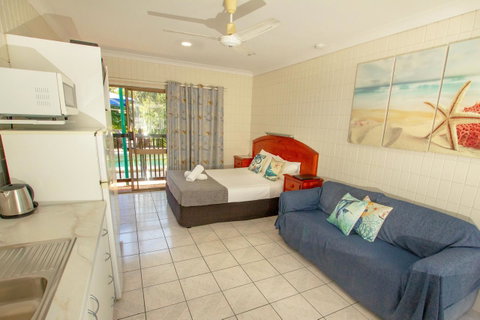 Tropical Palms Resort & 4WD Hire - Accommodation Australia 0