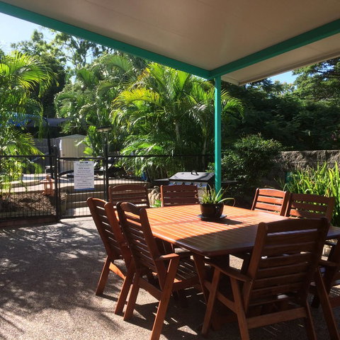 Tropical Palms Resort & 4WD Hire - Accommodation Australia 21