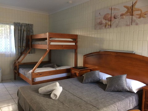 Tropical Palms Resort & 4WD Hire - Accommodation Australia 26