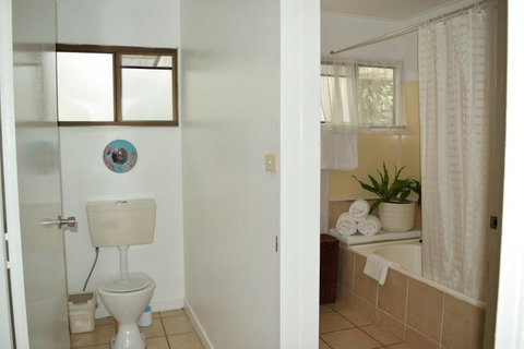 Horseshoe Bay Holiday Unit - Accommodation Australia 8