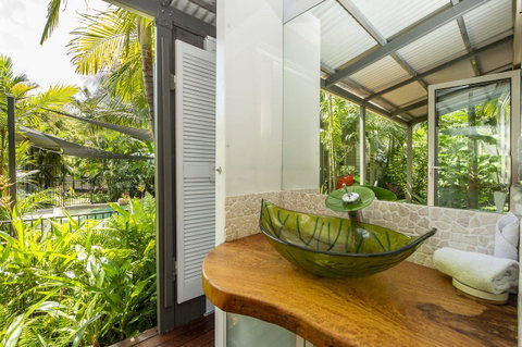 Whispering Palms - Accommodation Australia 8