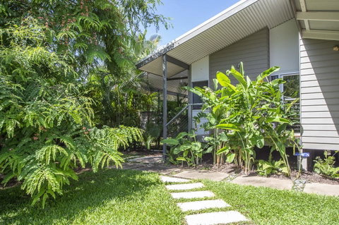 Whispering Palms - Accommodation Australia 0