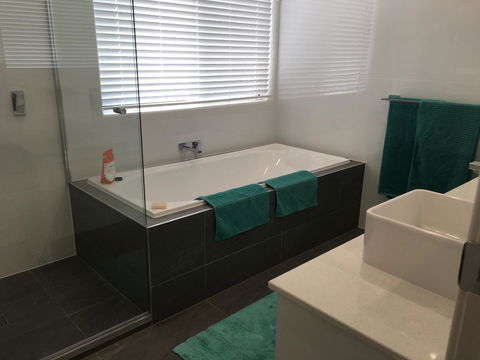 Modern Beach Villa - Accommodation Australia 7