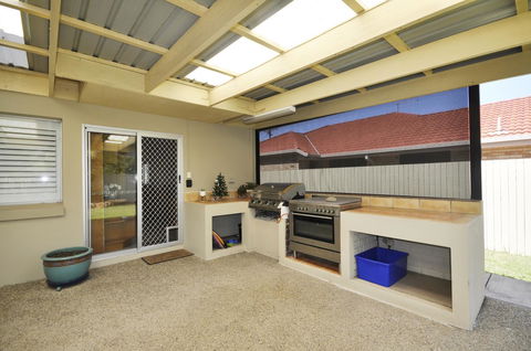 Ocean Wave - Accommodation Australia 0
