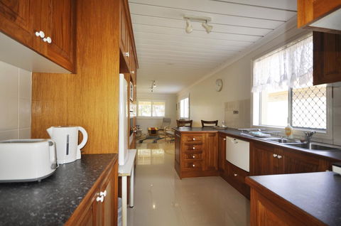 Ocean Wave - Accommodation Australia 5
