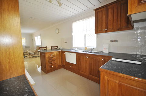 Ocean Wave - Accommodation Australia 7
