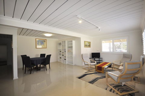 Ocean Wave - Accommodation Australia 8