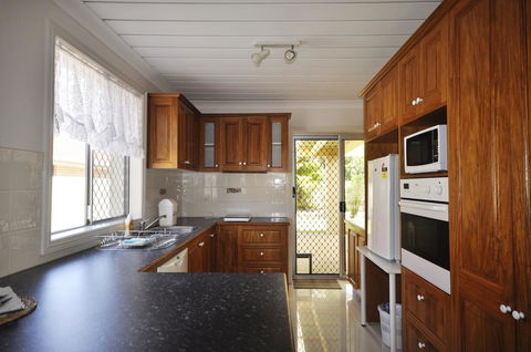 Ocean Wave - Accommodation Australia 3