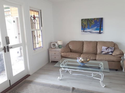 Retro Beach Flat - Accommodation Australia 13