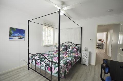 Retro Beach Flat - Accommodation Australia 8