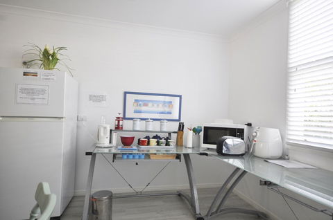 Retro Beach Flat - Accommodation Australia 11