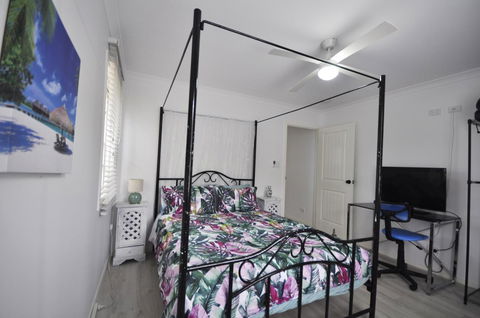 Retro Beach Flat - Accommodation Australia 7