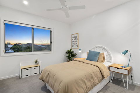 Luxury Canal Front Holiday House - Accommodation Australia 3