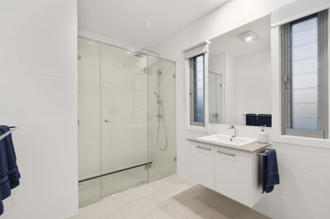 Luxury Canal Front Holiday House - Accommodation Australia 5