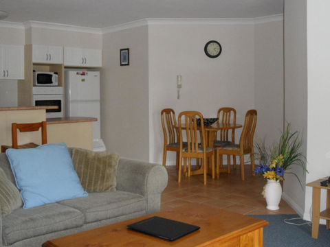 Sylvan Beach Resort - Accommodation Australia 33