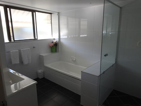 Placid Waters Holiday Apartments - Accommodation Australia 10