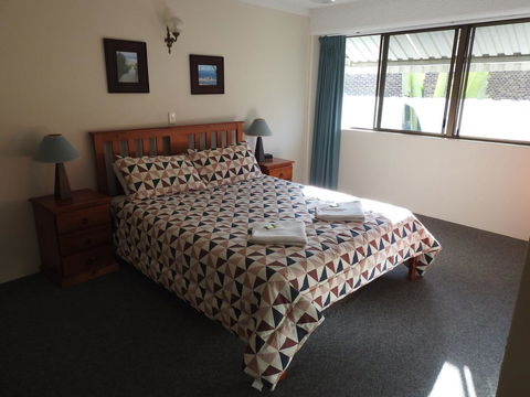 Placid Waters Holiday Apartments - Accommodation Australia 9