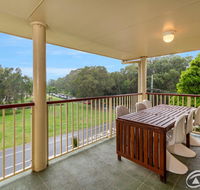 Immaculate Spacious Second Floor Unit Overlooking Pristine Parklands - Accommodation Australia