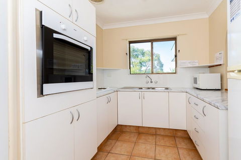 Fantastic Views From This Top Floor Unit! - Accommodation Australia 13