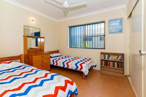 Fantastic Views From This Top Floor Unit! - Accommodation Australia 7