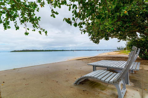 Fishing And Swimming At Your Doorstep - Sylvan Beach Esp, Bellara - Accommodation Australia 1
