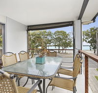Fishing and Swimming at your doorstep - Sylvan Beach Esp Bellara - Accommodation Australia