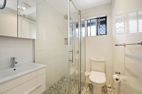 Fishing And Swimming At Your Doorstep - Sylvan Beach Esp, Bellara - Accommodation Australia 13