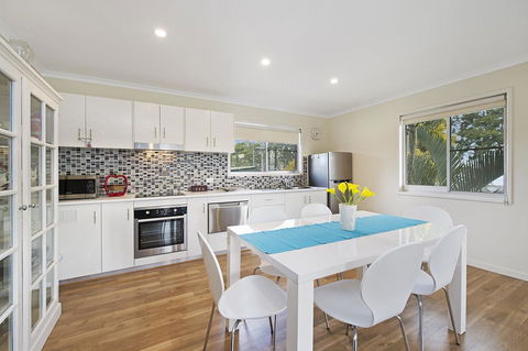 Fishing And Swimming At Your Doorstep - Sylvan Beach Esp, Bellara - Accommodation Australia 15