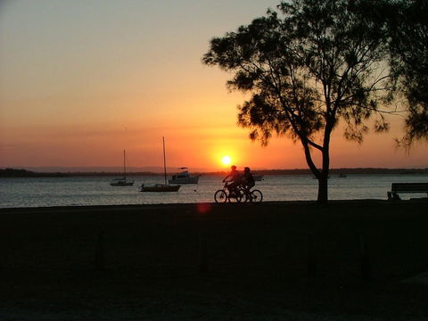 Fishing And Swimming At Your Doorstep - Sylvan Beach Esp, Bellara - Accommodation Australia 10