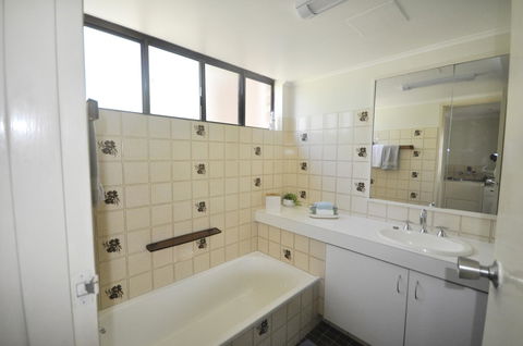 Crystal Waters On The Beach - Accommodation Australia 2