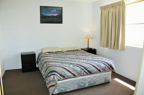 Spacious Unit With Views Of Pumicestone - Wattle Ave, Bongaree - Accommodation Australia 13