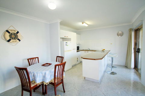 Spacious Unit With Views Of Pumicestone - Wattle Ave, Bongaree - Accommodation Australia 3