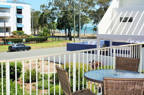 Spacious Unit With Views Of Pumicestone - Wattle Ave, Bongaree - Accommodation Australia 9