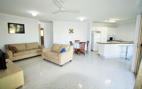 Spacious Unit With Views Of Pumicestone - Wattle Ave, Bongaree - Accommodation Australia 14