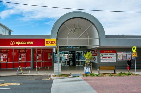 Spacious Unit With Views Of Pumicestone - Wattle Ave, Bongaree - Accommodation Australia 1