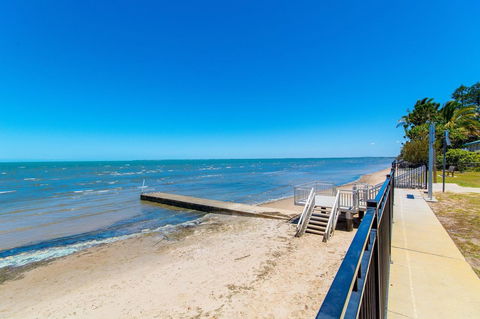 Spacious Unit With Views Of Pumicestone - Wattle Ave, Bongaree - Accommodation Australia 10
