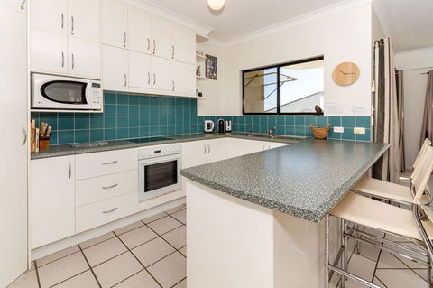 Waterfront Views From Private Rooftop Balcony - Bayview South Esp, Bongaree - Accommodation Australia 8