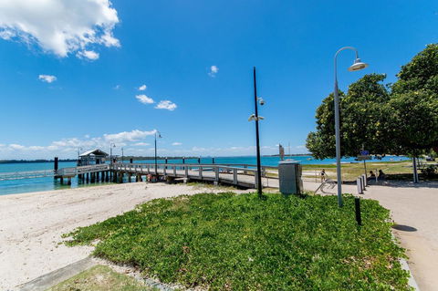 Waterfront Views From Private Rooftop Balcony - Bayview South Esp, Bongaree - Accommodation Australia 10