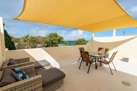 Waterfront Views From Private Rooftop Balcony - Bayview South Esp, Bongaree - Accommodation Australia 12
